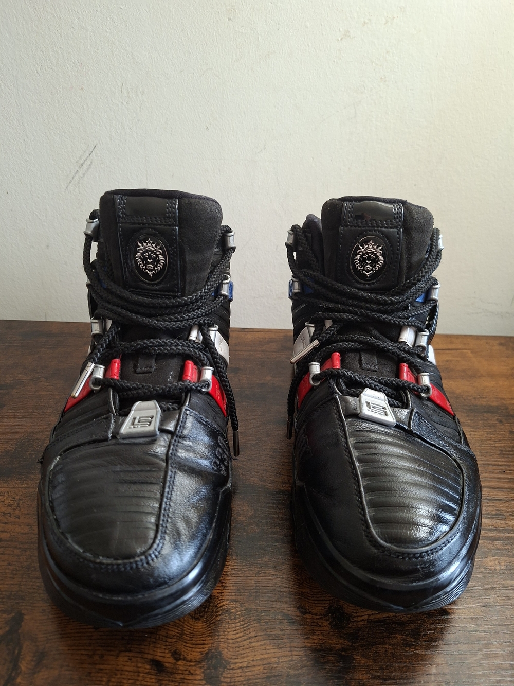 Nike LeBron 3 Retro Black Metallic Silver Red Men’s 10.5 Sneakers D09354-001